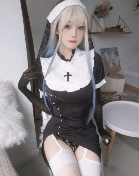欧美诗蒂化妆品_在线手机观看